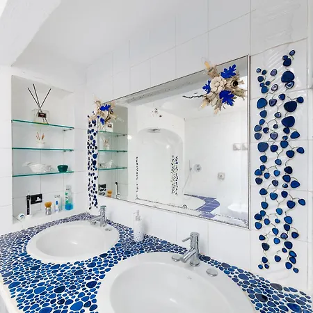 Blue Di